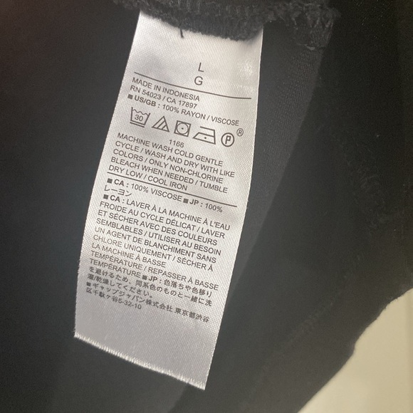 NWOT black jersey knit crew neck muscle tank with shoulder pads details - Picture 5 of 6